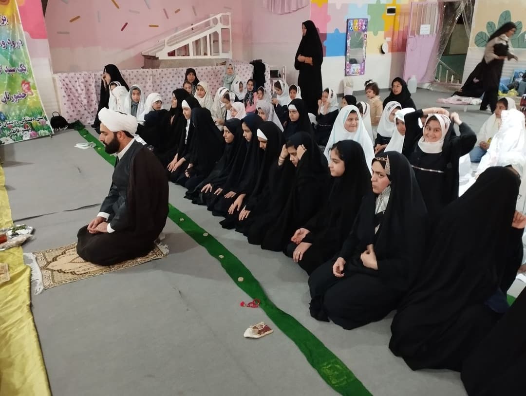 نماز جماعت در مراسم افطار گشایی ماه مبارک رمضان