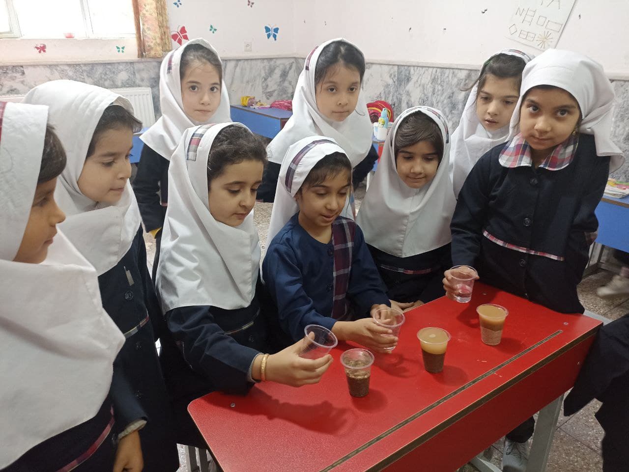 آزمایش علوم توسط دانش آموزان